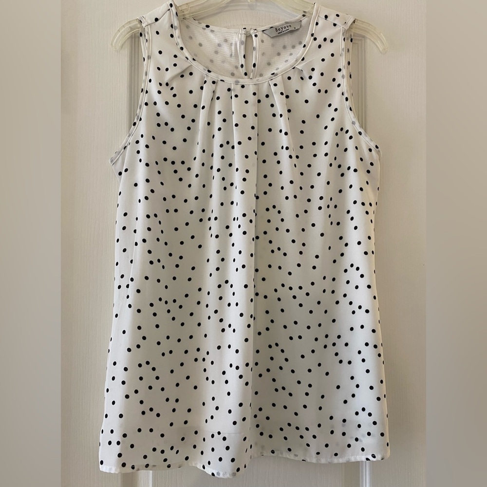 Beyove Shell Blouse Size M White w. Black Polka Dots